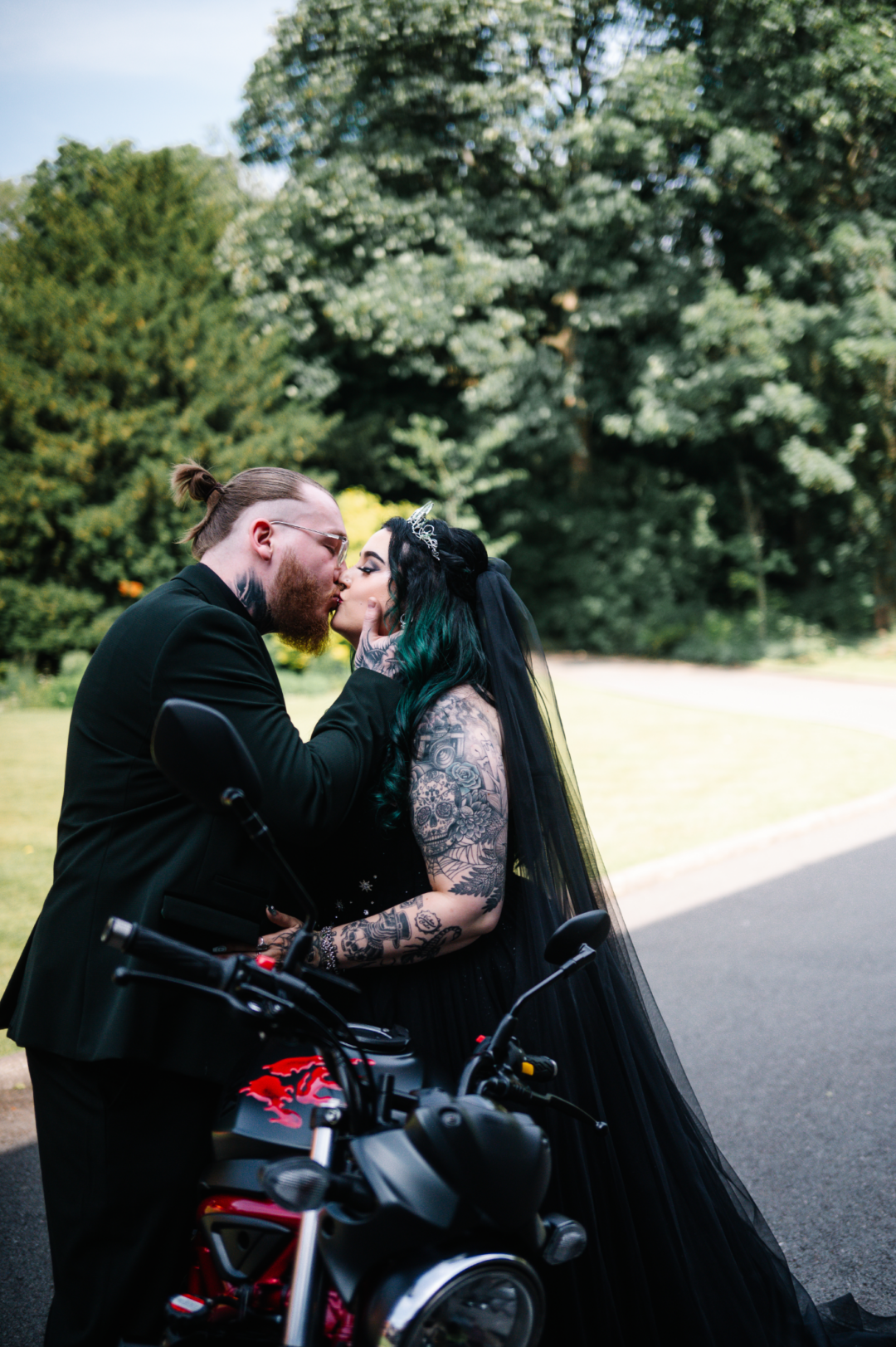 gothic wedding decor ideas on offbeat wed 44