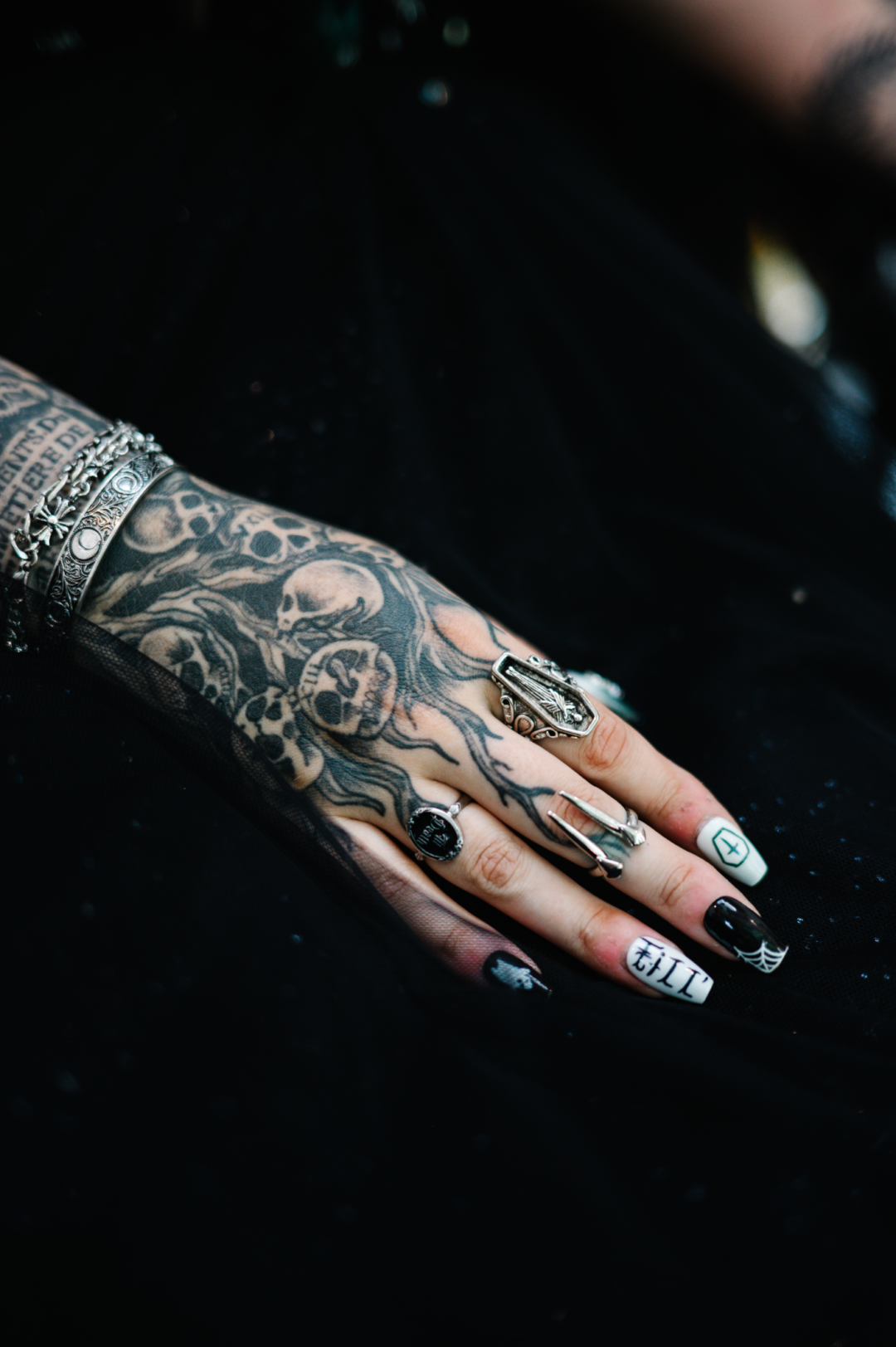 gothic wedding decor ideas on offbeat wed 49
