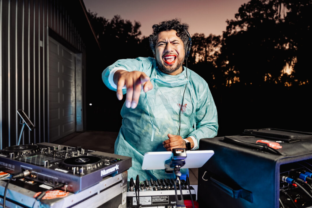 Backyard Halloween Wedding by Koontz Photography on Offbeat Wed 35
