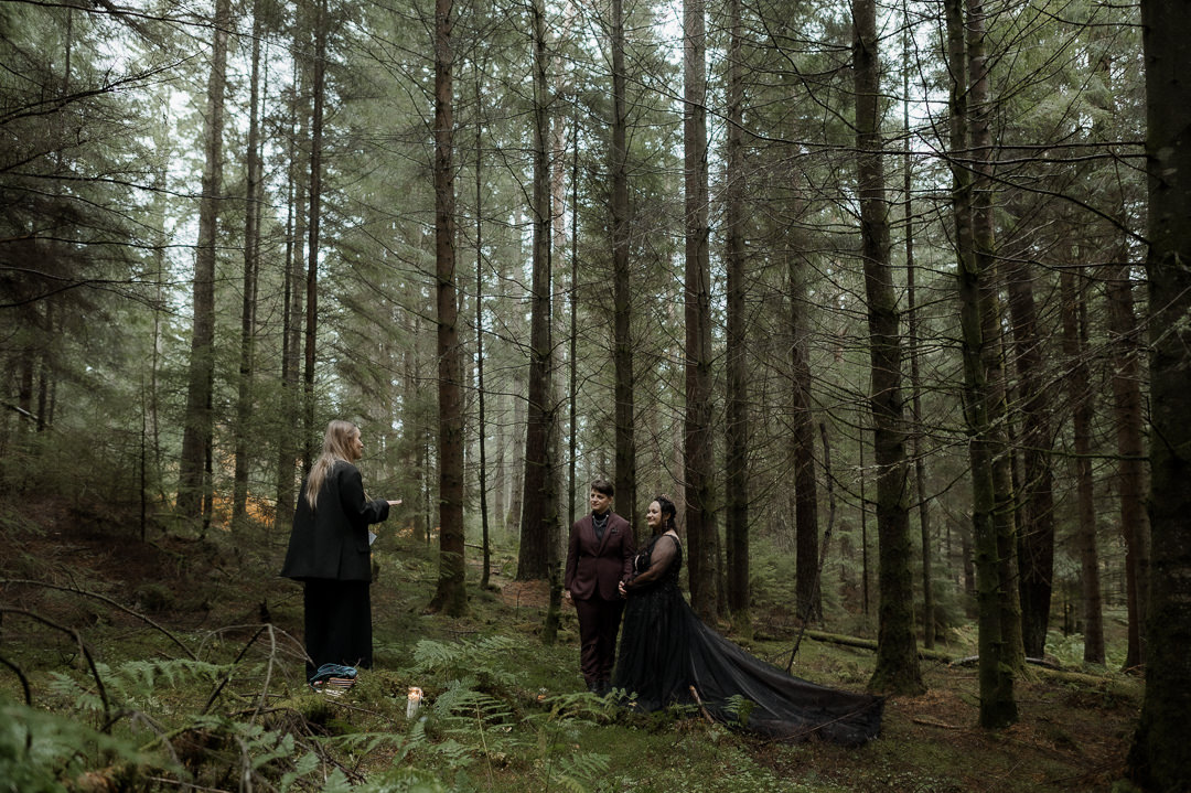 Gothic scottish elopement Kendal Lake Raini Rowell Photography Offbeat Wed 36