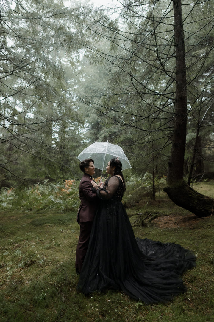 Gothic scottish elopement Kendal Lake Raini Rowell Photography Offbeat Wed 39