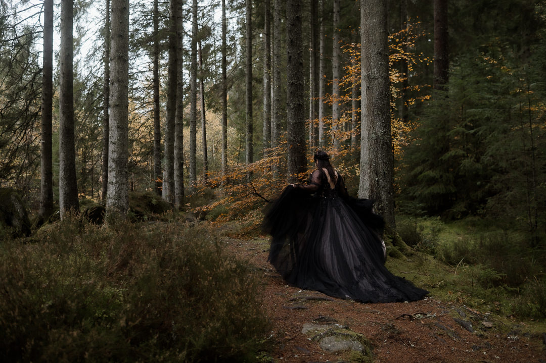 Gothic scottish elopement Kendal Lake Raini Rowell Photography Offbeat Wed 41