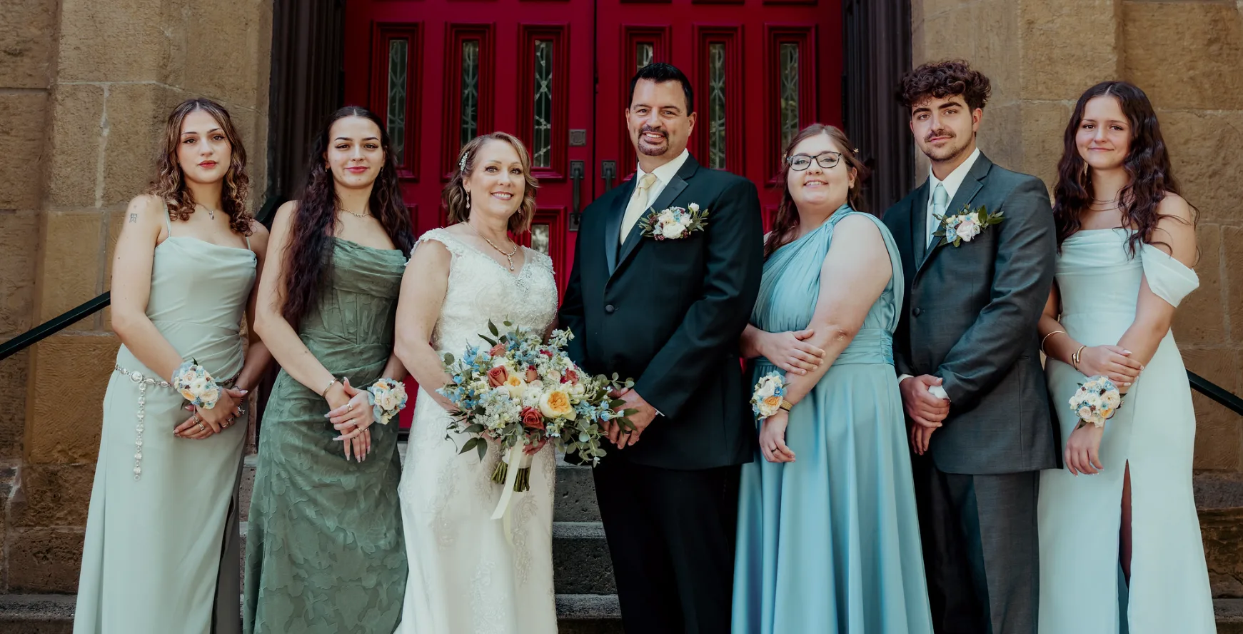 blended family wedding with teens on offbeat wed photo by dutcher photography - What role should your teens & adult children have in your blended family wedding? blended family wedding with teens on offbeat wed photo by dutcher photography