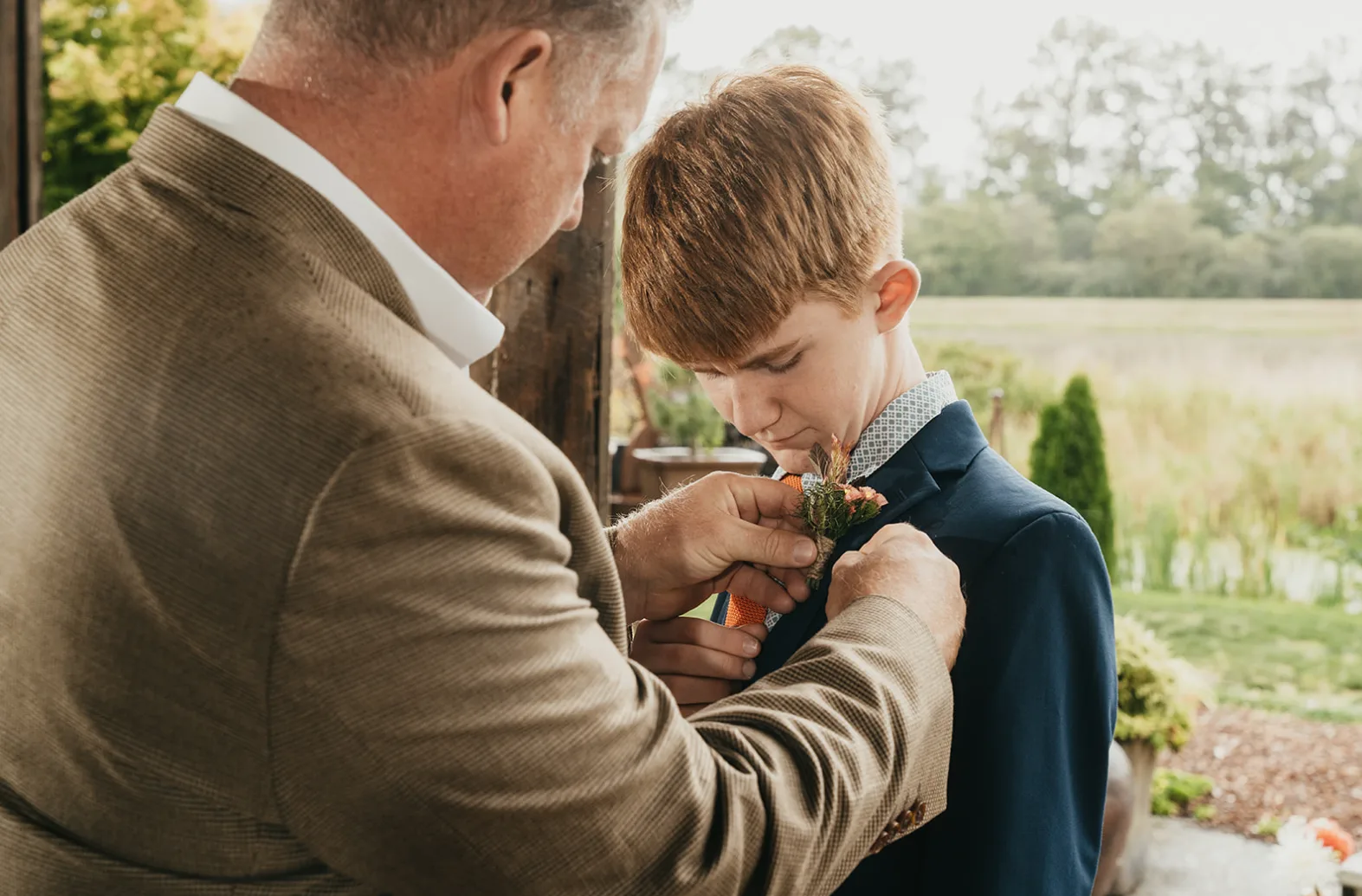 blended family wedding with teens on offbeat wed photo by jamie buckley - What role should your teens & adult children have in your blended family wedding? blended family wedding with teens on offbeat wed photo by jamie buckley